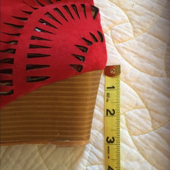 Red suede-like, size 8 wedges - Picture 4 of 4